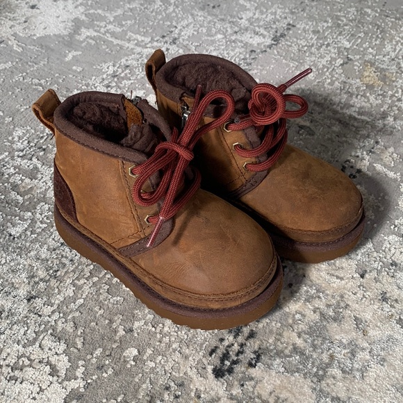 Toddler Ugg Boots Size 7 - Picture 2 of 6